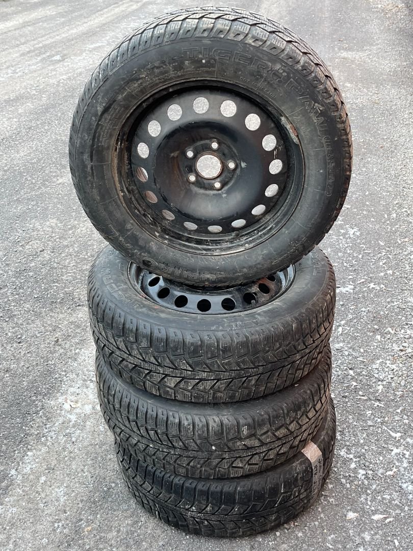 4x 16" Chevrolet Cruz 2016 5x105 215 60 16 Uniroyal Tiger Paw Ice & Snow II