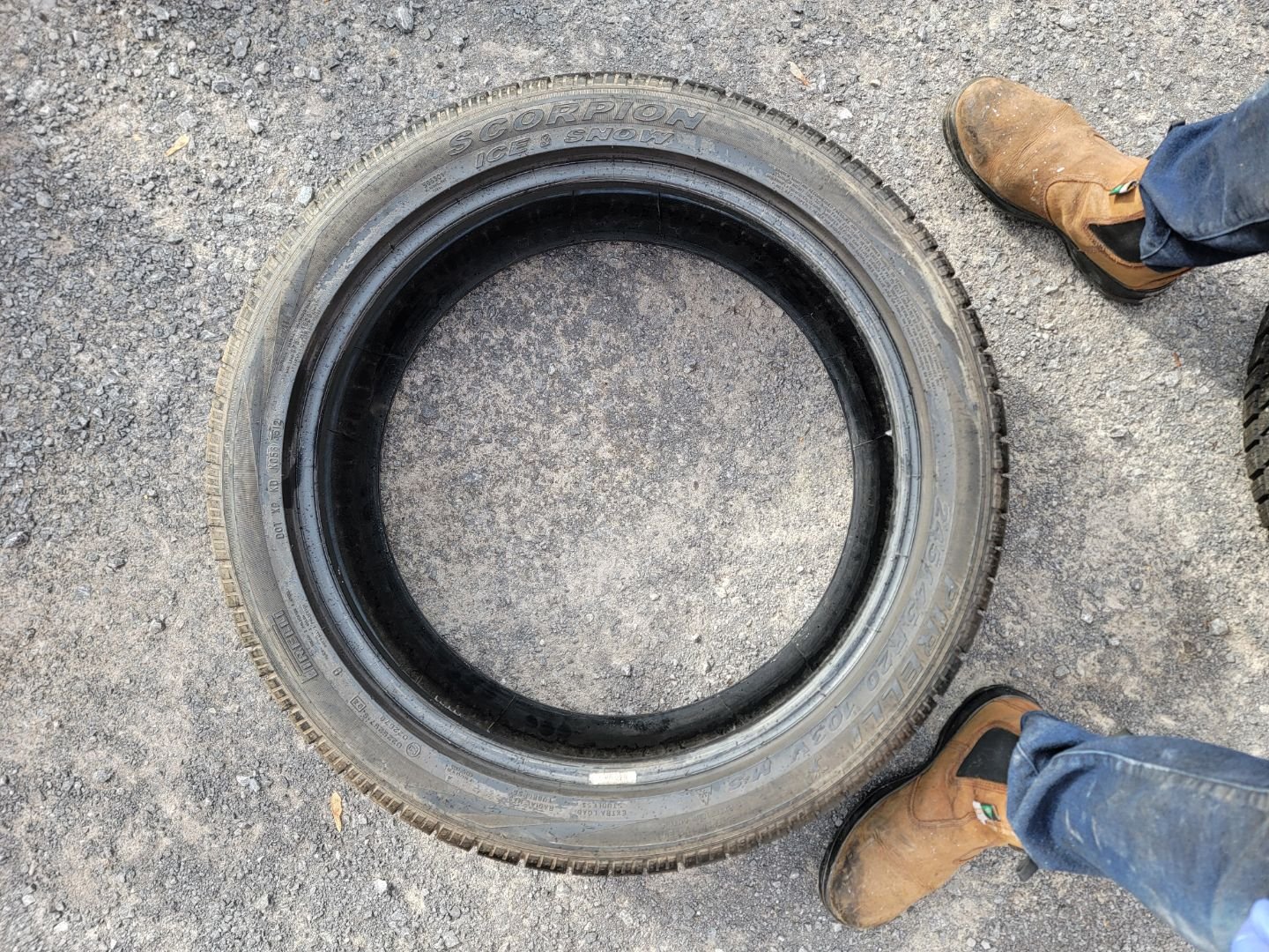 1x 245/45R20 Pirelli Scorpion Ice and snow