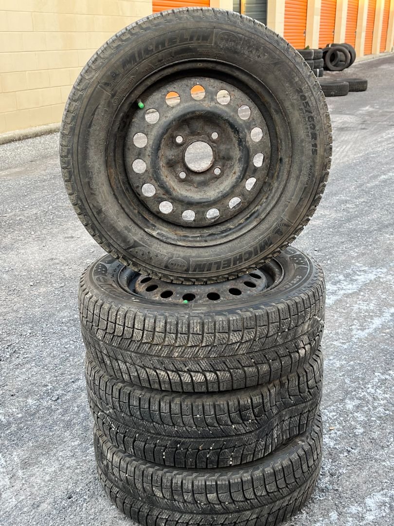 4x 15" 4x114.3 205 60 15 Michelin X-Ice 3