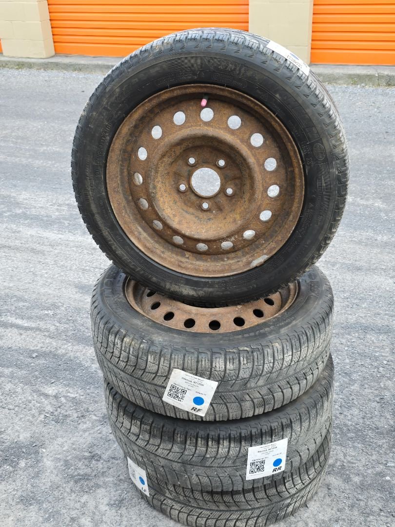 4x 16" Kia Rondo 2014 5x114.3 205 55 16 Michelin X-Ice