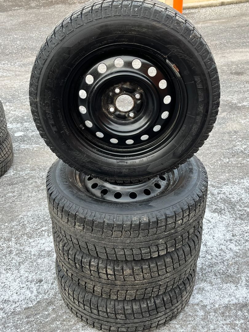 4x 15" Nissan Veresa 2020 5x100 205 65 15 Maxtrek Trek M7