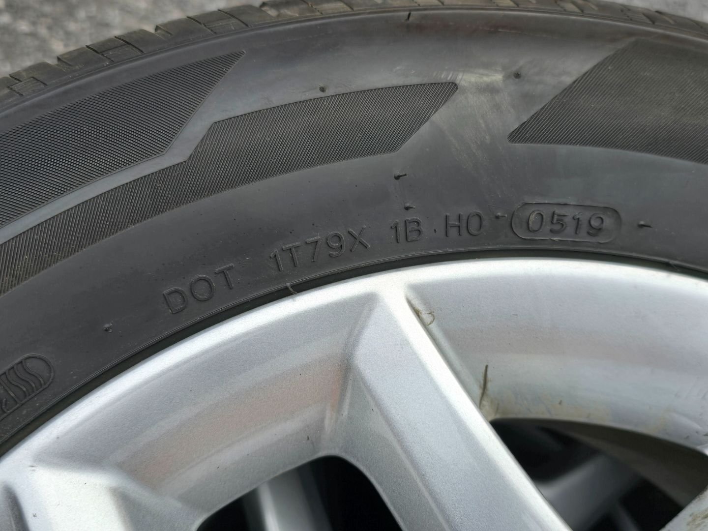 Tire image 4
